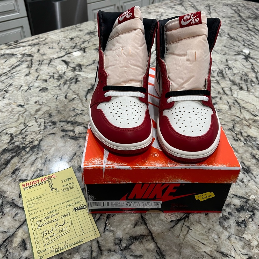 Jordan 1 Retro High OG
Chicago Lost and Found SIZE 10 - Picture 5 of 5